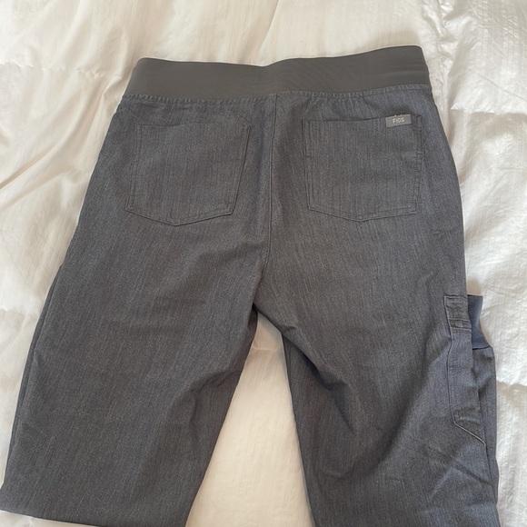 Figs petite small gray Zamora joggers - Picture 3 of 3